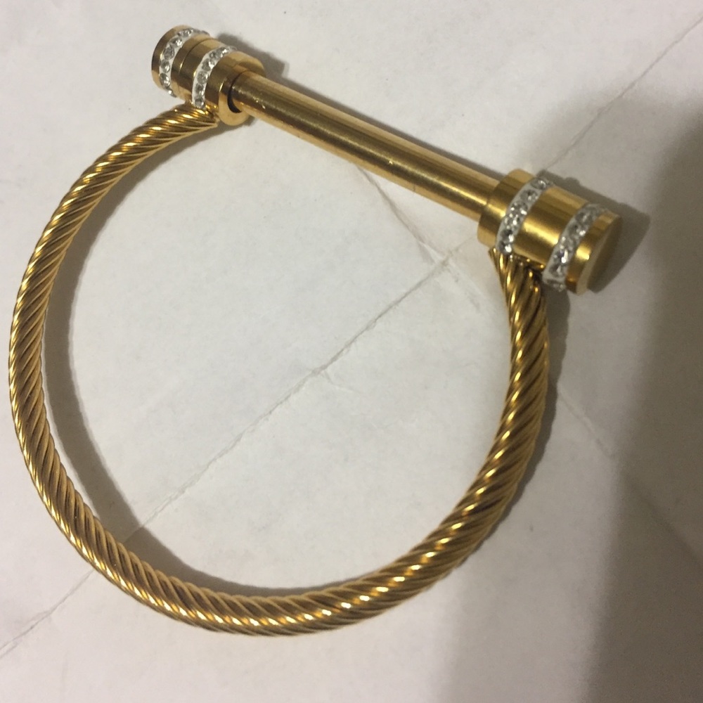 Luxury bangle bracelet with diamond stones
